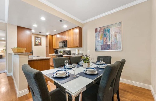 Reno Apartamento | Stylish 3BR Apt with Pool, Gym & Basketball Court