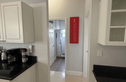 Harris Casa | Villa Sunshine: Elegant & Modern 4BR Pool House