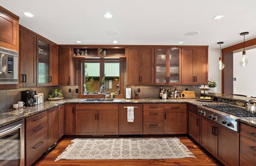 Easton Cabina | Enchanted River A-Frame. Secluded retreat with game room, hot tub, yard games!
