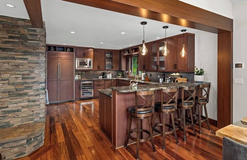 Easton Cabina | Enchanted River A-Frame. Secluded retreat with game room, hot tub, yard games!