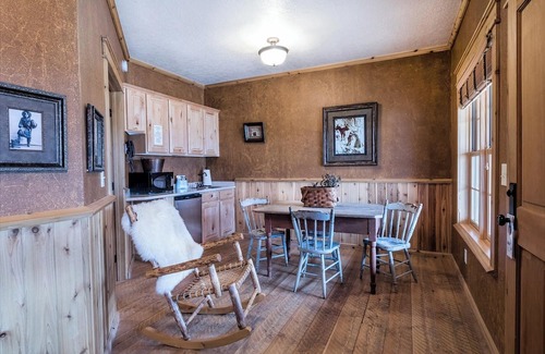 Almo Cabina | Cozy cabin #1 & AC, WiFi in Almo ID by City of Rocks National Park