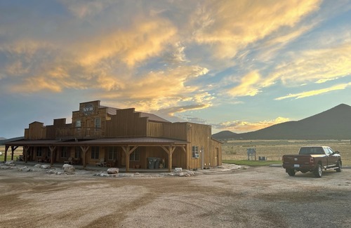 Almo Cabina | Cozy cabin #1 & AC, WiFi in Almo ID by City of Rocks National Park