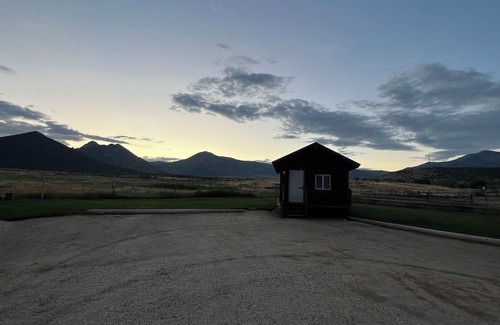 Almo Cabina | Cabin 6 at the Almo Inn, right by City of Rocks National Park and Castle Rock ID