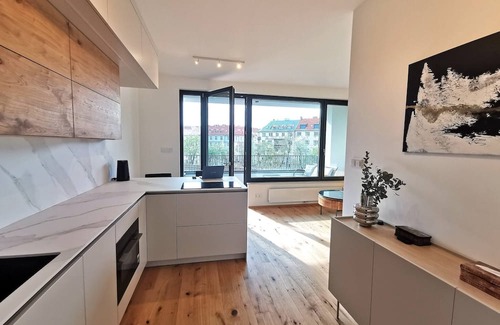 Nusle Apartamento | Estacionamiento gratuito, ubicación céntrica, casa con balcón al atardecer en Nu