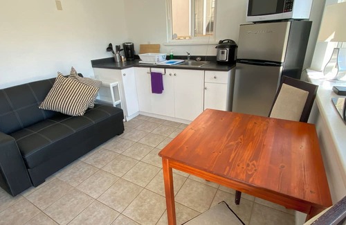Renfrew-Collingwood Casa | 1 br private entrance by Skytrain station