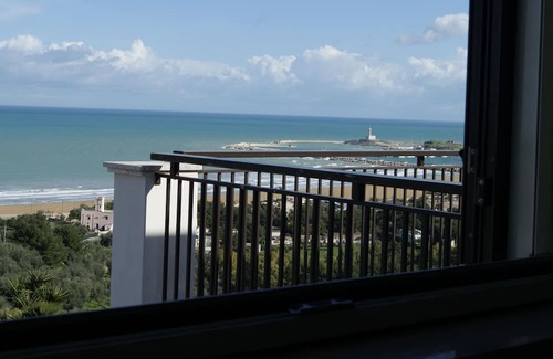 Chiesiola Apartamento | Two-room apartment 550m from the sea with sea view terrace
