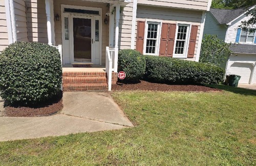 Apex Casa | Charming 2-bedroom house with WiFi and AC in delightful Cary