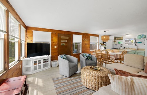 Dennis Port Cabaña | Glendon Gardens Retreat in Dennis Port