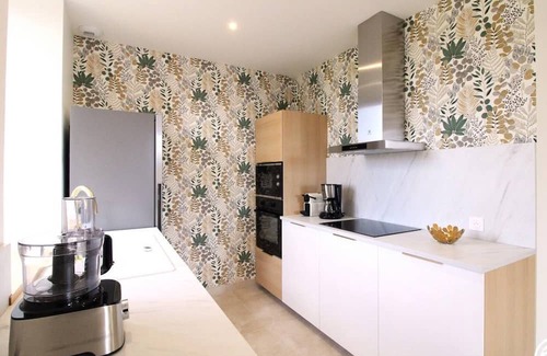 Jussac Cabaña | Charming Cottage Near Volcano Park with WiFi and Garden