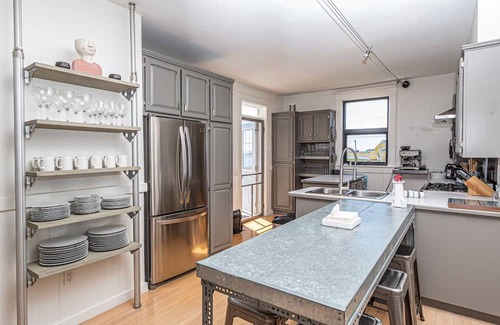 Havre-Aubert Chalet De Esquí | Private 6-Bedroom Hotel in Les Îles-de-la-Madeleine with Full Amenities & Views