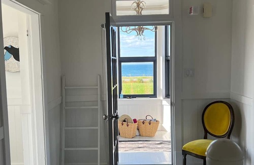 Havre-Aubert Chalet De Esquí | Private 6-Bedroom Hotel in Les Îles-de-la-Madeleine with Full Amenities & Views