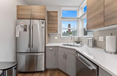 Ballard Condominio | Ballard's Best: Patio & Style