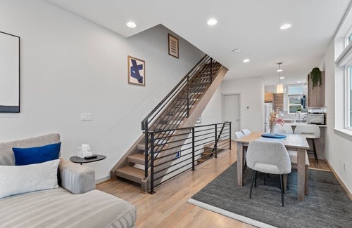 Ballard Condominio | Ballard's Best: Patio & Style
