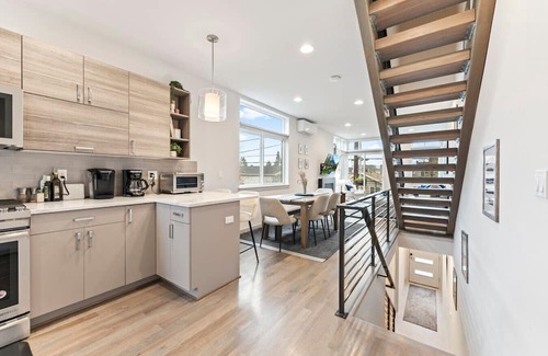 Ballard Condominio | Ballard's Best: Patio & Style