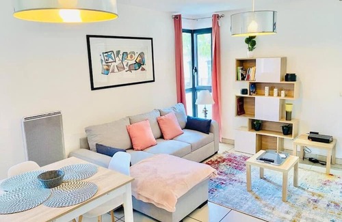 La Gare Apartamento | 2-BEDROOM CITY CENTER APARTMENT WITH BALCONY AND ELEVATOR
