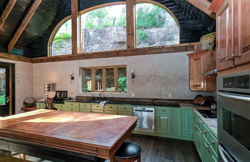 Houston Casa | Mountain Retreat on Smith Lake
