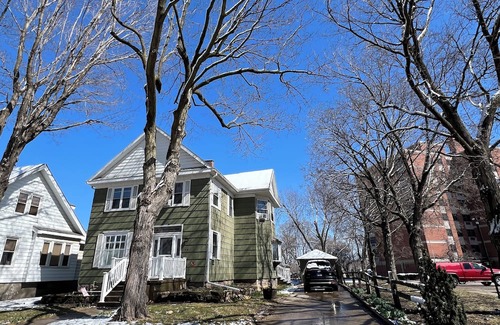 Ottawa Casa | 3-bedroom house in fabulous Ottawa with WiFi, AC. WASHER/FDRYER， Enjoy your stay