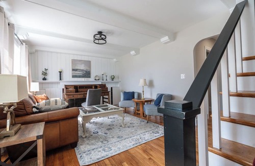 Salem Casa | Beautiful Colonial Charmer