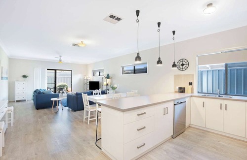 Goolwa Casa | Brooking's Perch, Walk to Shops & River, WiFi