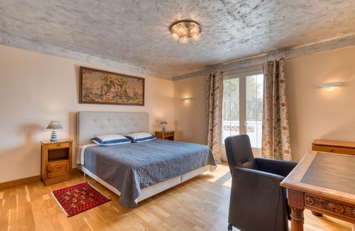 Arles Casa | Room 'Chambre 1' with Shared Pool, Wi-Fi and Air Conditioning