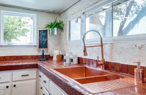 Mineral Wells Casa | Gorgeous Ridge View Retreat.Historic Casa.Sleeps 11 .Walk to River. ADA Acc.