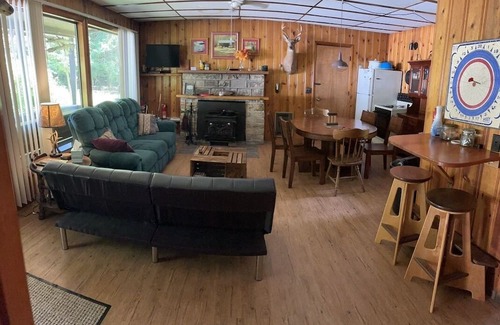 Fleming Cabina | Fantastic 2-bedroom cabin in Black Moshannon State Park. Only 20 mins from PSU!