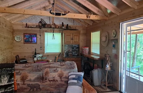 Danville Alquiler De RV | Tranquil campsite with AC in the woods of Danville