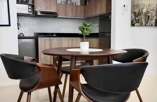 Guadalupe Condominio | Jovi's Condo one pavilion place offers accommodations in Cebu City.