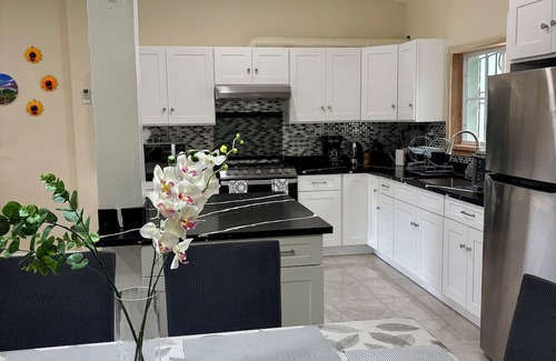 La Union Casa | 3-bedroom house in pleasant La Union with AC, WiFi