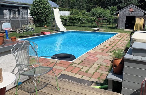 Swansea Apartamento | Airy and sunny 2nd floor, privately accessed 1 bedroom apartment in Swansea, MA.