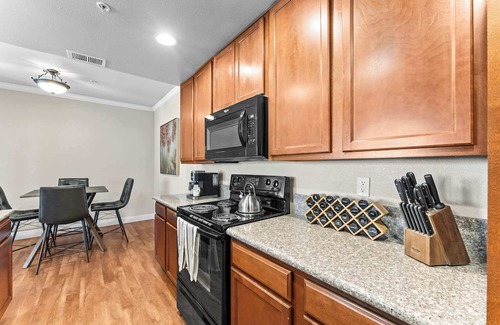 Reno/Tahoe Airport Apartamento | New Cozy 1BR Apt with Gym, Sauna & Heated Pool Access