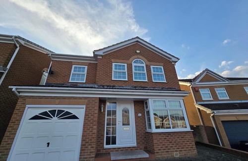 Handsworth Casa | Spacious Central Home - Sleeps 7, Garden & Parking