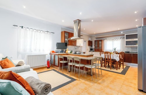 Chaves Apartamento | Modern 4-Bedroom Retreat in Chaves