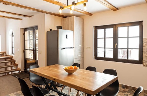 Moeciu de Sus Casa | Marvelous 4-bedroom house with WiFi in Moieciu de Sus, near Bran Castle