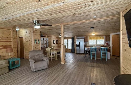 Elgin Casa | Spacious 5-bedroom house Short Distance from Brushy MTN & Windrock Trails