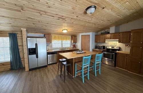 Elgin Casa | Spacious 5-bedroom house Short Distance from Brushy MTN & Windrock Trails