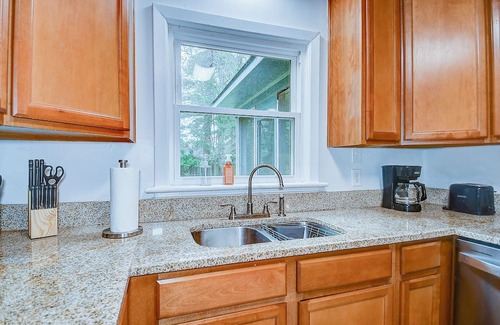 Northeast Virginia Beach Casa | Perfect location - Close to the Ocean and Bay in Virginia Beach
