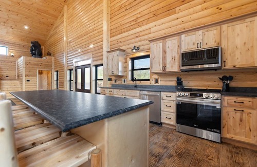 Harrodsburg Cabina | Shawnee Creek Bourbon Trail Chalet