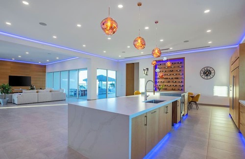 Ocean Point Villa | Ocean Breeze Villa - Luxurious Waterfront Property