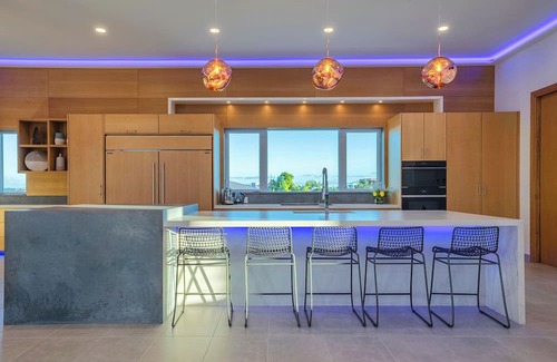 Ocean Point Villa | Ocean Breeze Villa - Luxurious Waterfront Property