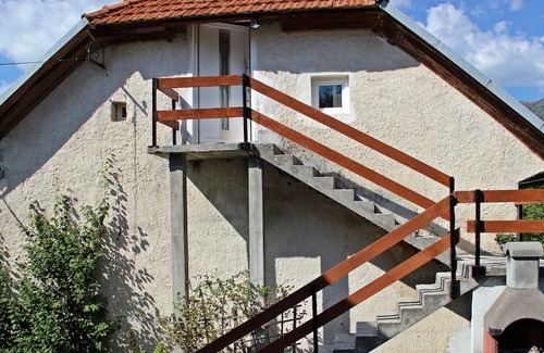 Logarsce Apartamento | 2-bedroom guest suite in Logaršče w/Mountain Views near Most na Soči