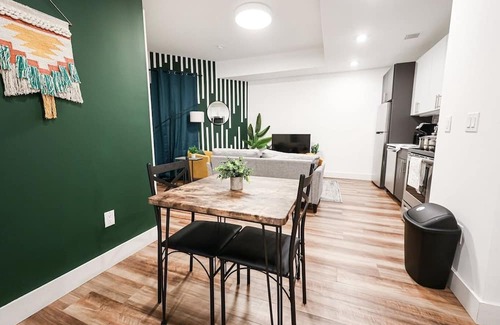 Brewerytown Apartamento | Imagine a stylish escape in Glenwood, the epitome of urban luxury