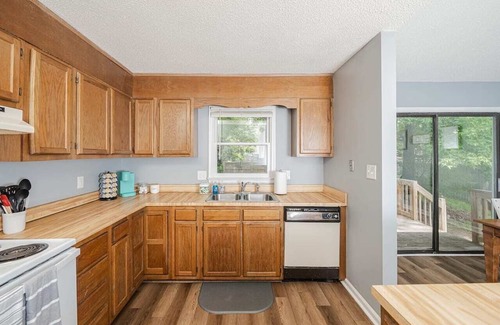 Northeast Raleigh Casa | Spacious|3 Bdrm|2 Ba|One Level|Pets Allowed