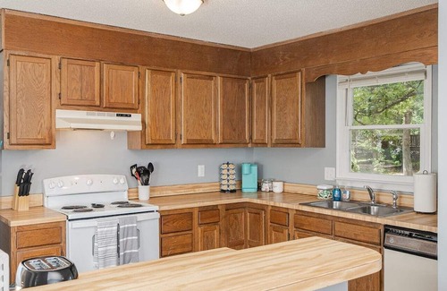 Northeast Raleigh Casa | Spacious|3 Bdrm|2 Ba|One Level|Pets Allowed