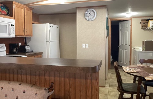Eddyville Casa | Charming 2-bedroom mobile home with WiFi, AC in peaceful Eddyville KY.
