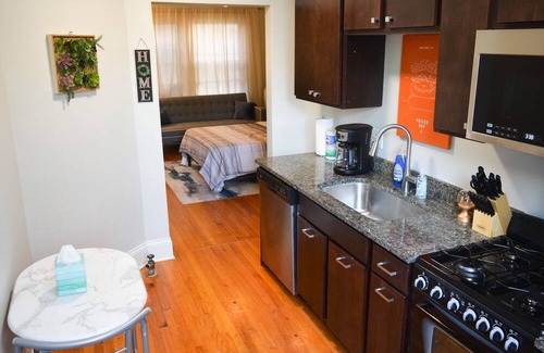 Kenwood Apartamento | Prime Location Studio Unit with Historic Charm Near Shops &Parks