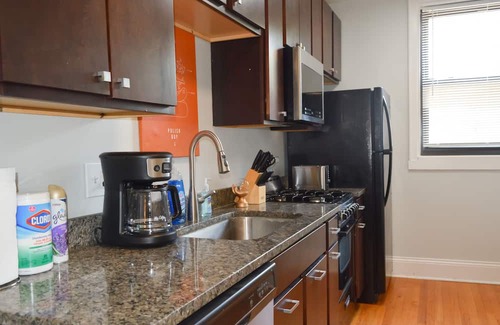 Kenwood Apartamento | Prime Location Studio Unit with Historic Charm Near Shops &Parks