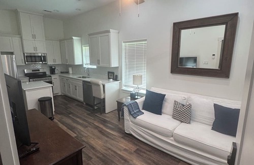 Wharton Apartamento | Charming 2-bedroom apartment in fabulous Wharton.