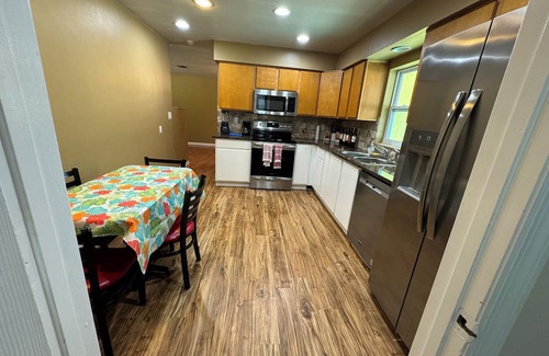 Palm Terrace Gardens Casa | Cozy Gulf Coast Getaway 3 BR 2 BA house in charming Port Richey with WiFi, AC.