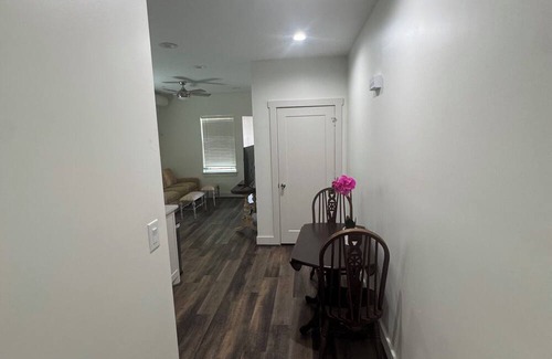 Wharton Apartamento | Charming, 2-bedroom apartment in the quiet town of Wharton.